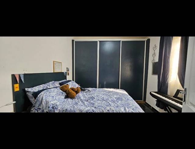 6 BEDROOM HOUSE FOR SALE IN OVERPORT